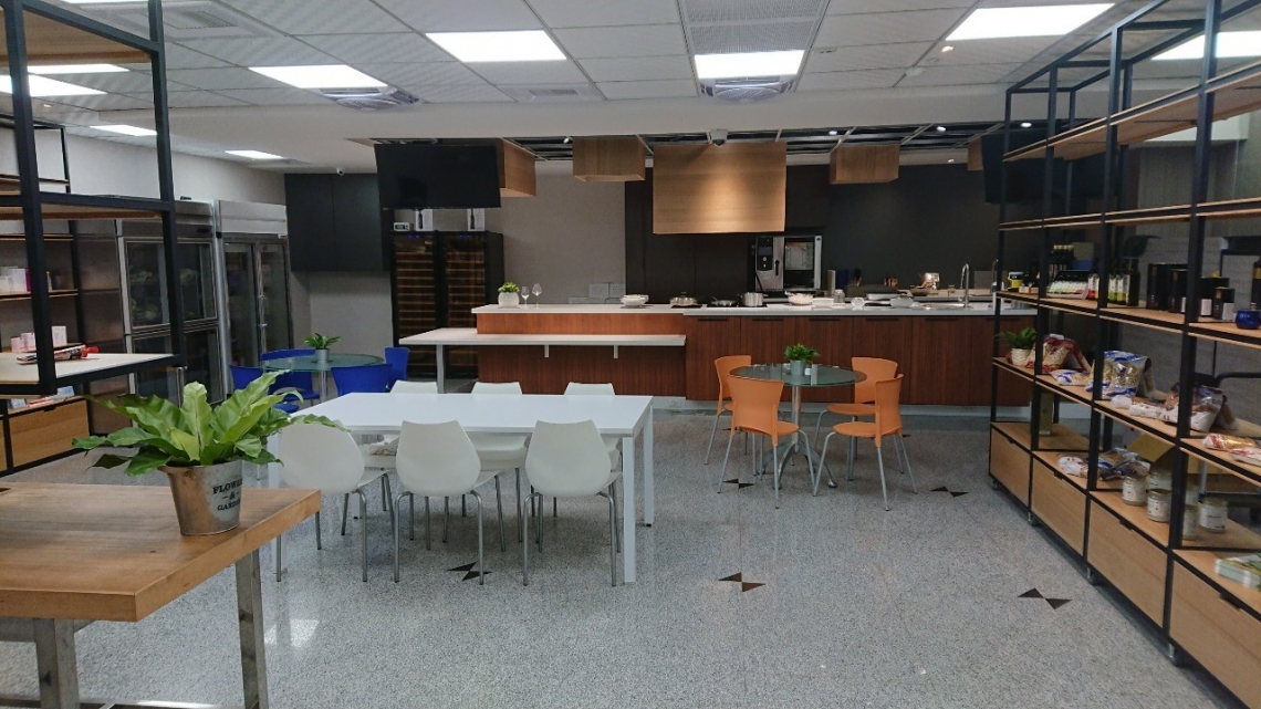 開放式廚房&展售空間